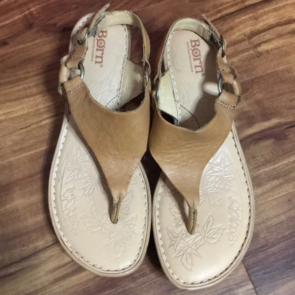 Woman’s Born size 7 sandals.
